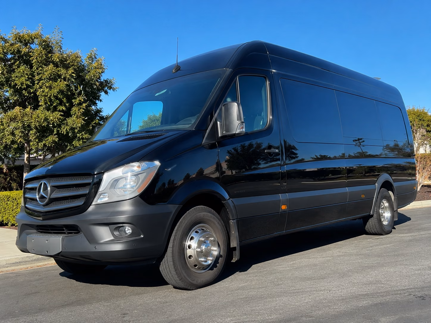 book group transportation for your next airport transfer 5