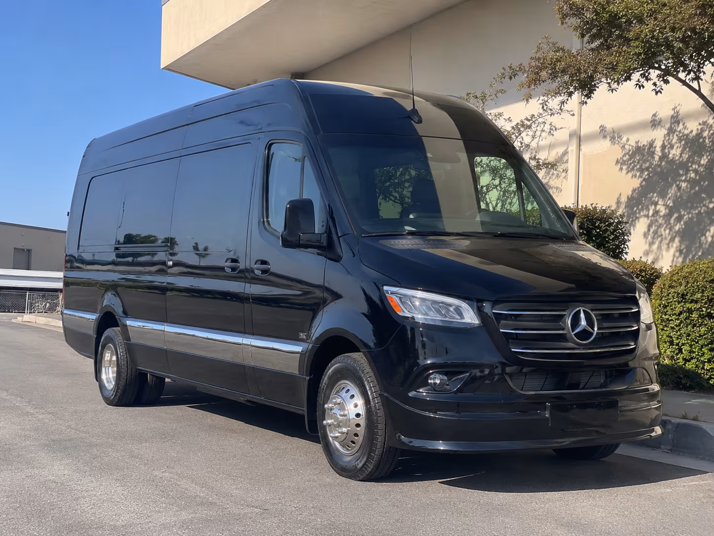 bus rental options for ontario trips