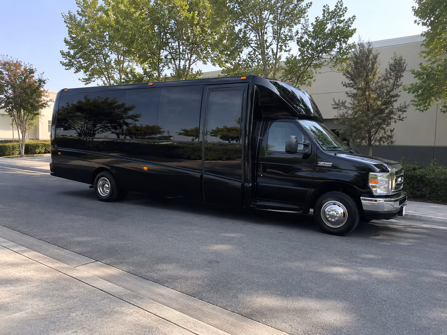 convention buses for exhibitors moving freight and teams across ontario